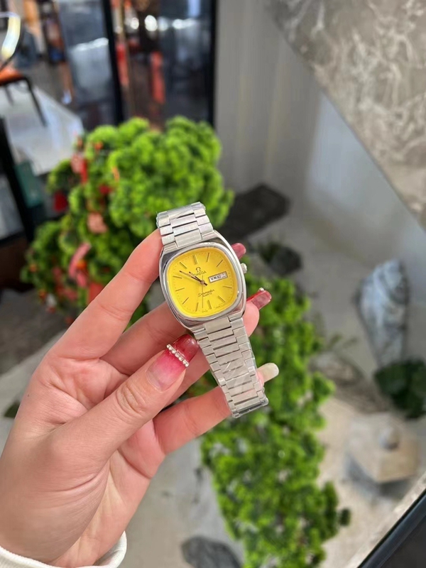 オメガ時計側面デザイン